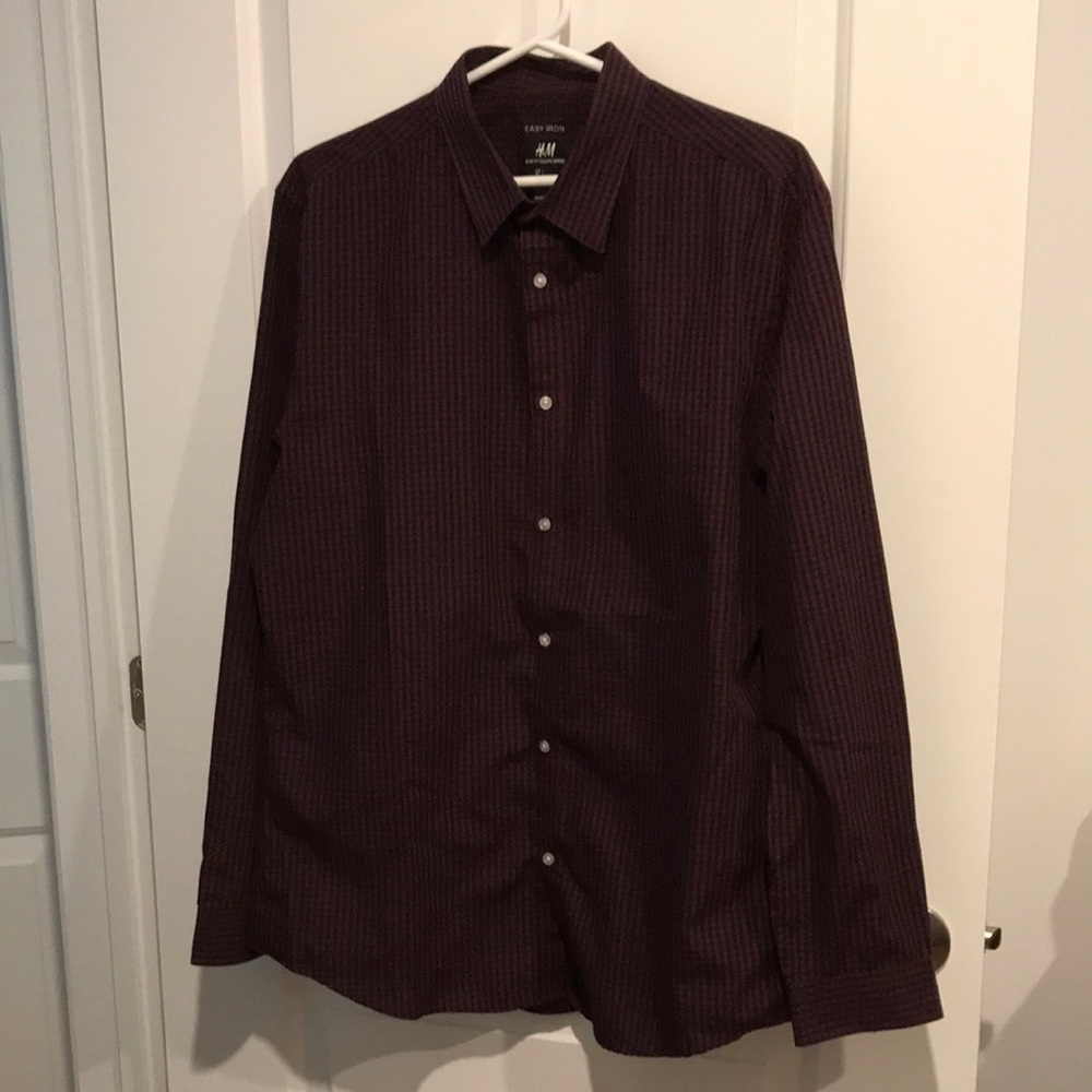 H&M’s men’s long sleeve shirt